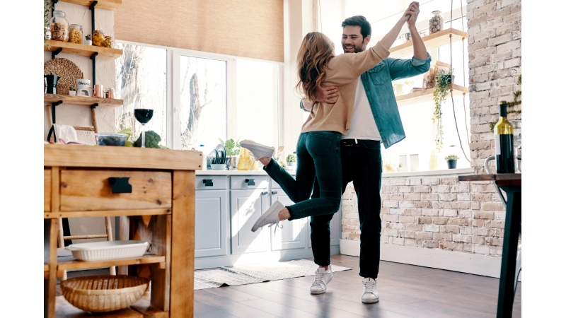 Cicha podłoga – jak zmniejszyć odgłos stukania podczas 