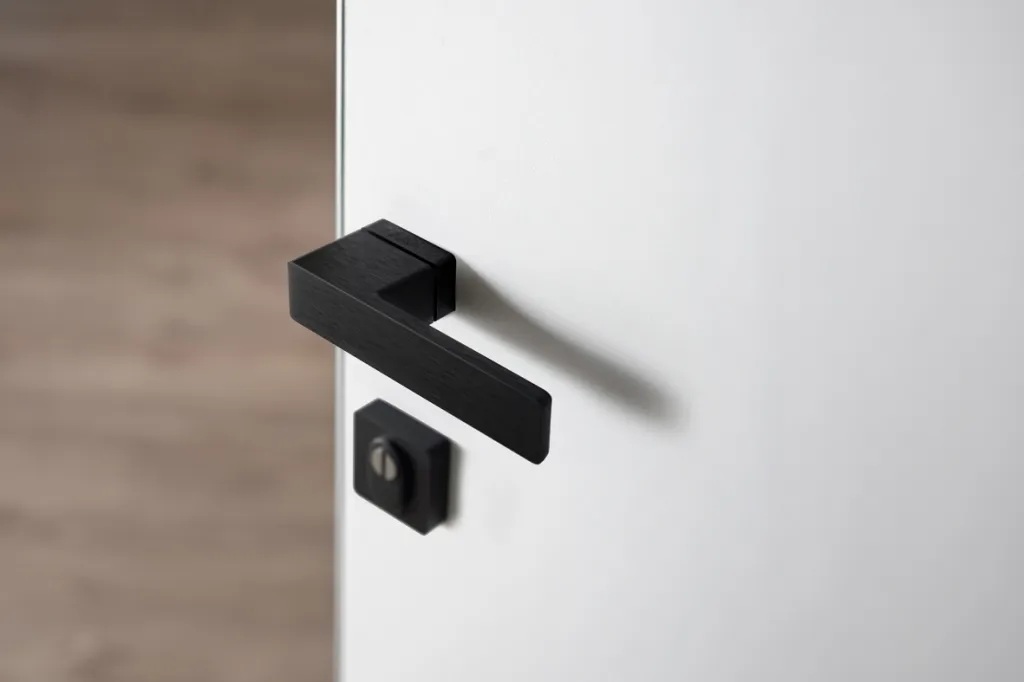 klamka libera czarna z rozetą