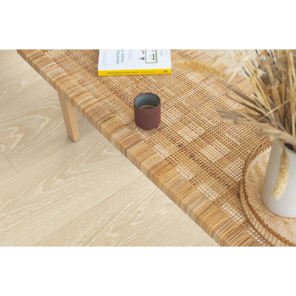 Panele podłogowe Dąb szroniony beżowy CLM5799 AC4 8 mm