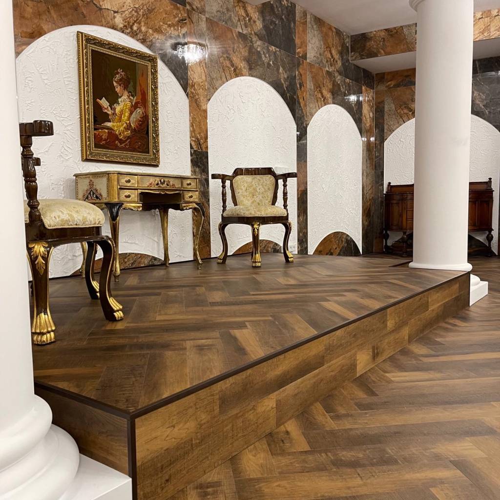 Panele winylowe LVT Jodełka Del Monte Walnut Klasa 33 6 mm, EVCC45X-0525-4V-05TE-006