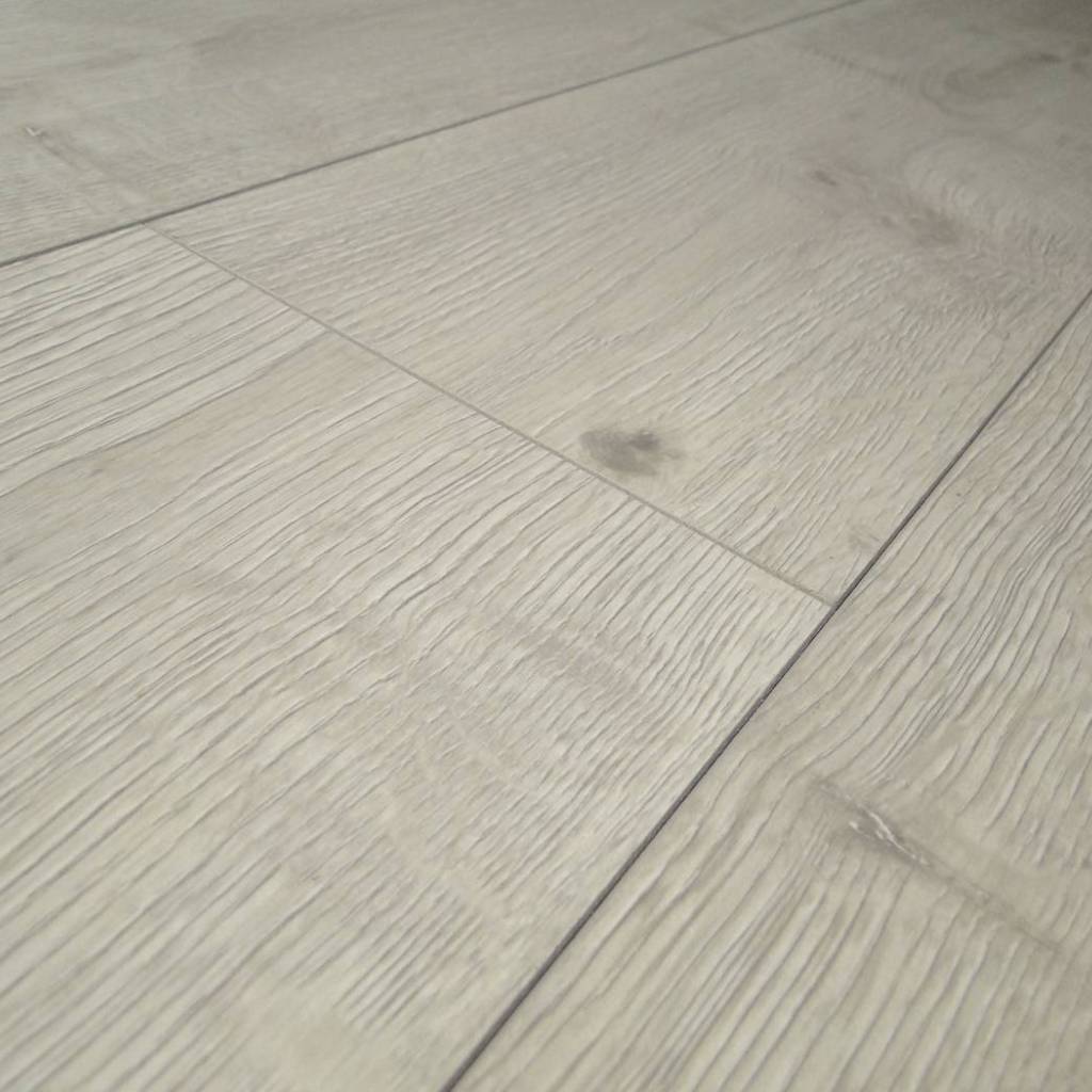 Panele Podłogowe Dąb Alba D3850 AC5 8 mm, 84BP3850
