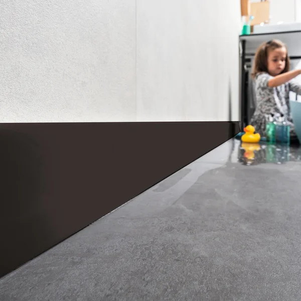 Listwa przypodłogowa Espumo 406 Czarna 2,4 m, 406 ESP406 2