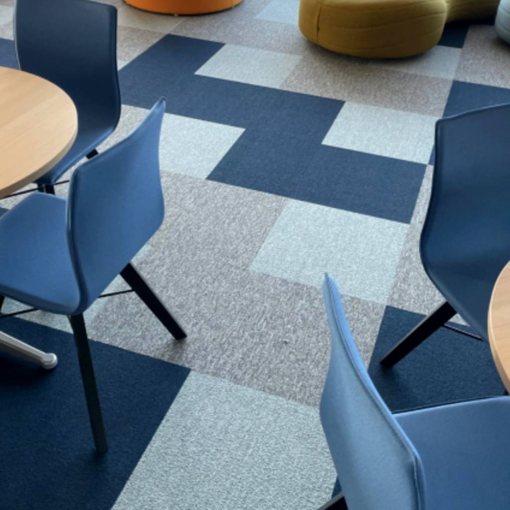 Wykładzina Dywanowa Mevia 50x50 Niebieska 2204MEVIA Klasa 32 5.9 mm