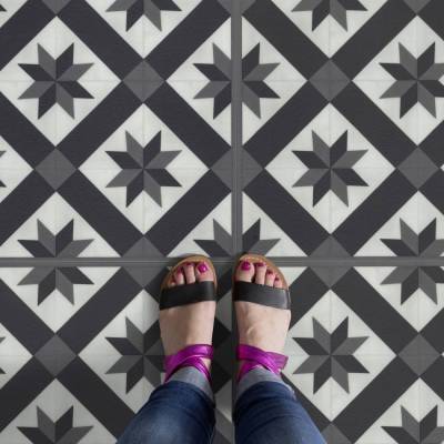 Panele winylowe samoprzylepne ze zintegrowanym podkładem Cordoba Black 1034  Klasa 32 3.5 mm, 39931034